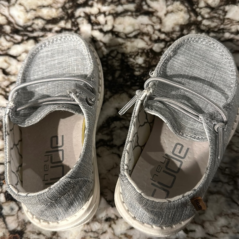 Toddler size 5 Wendy hey dudes, very gently used